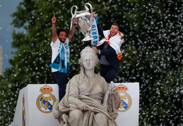 Pesta La Decimotercera, Ronaldo Puji Fans