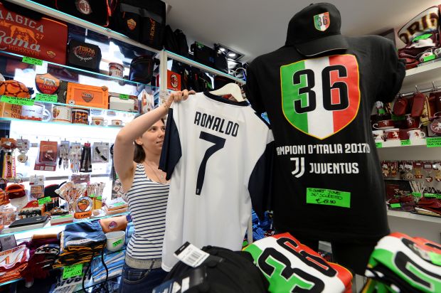Demam Ronaldo Melanda Italia, Toko Online Juventus Down
