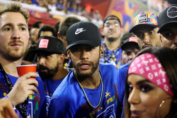 Neymar Tidak Menunjukkan Tanda-tanda Cedera di Karnaval Brasil