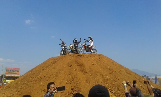 Aksi Menegangkan Tiga Freestyler Dunia Hibur Penonton di Sirkuit BSB