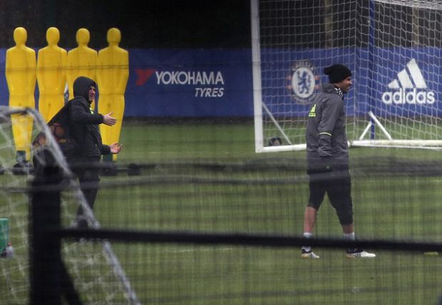 Costa Dihukum Latihan Terisolir di Bawah Guyuran Hujan
