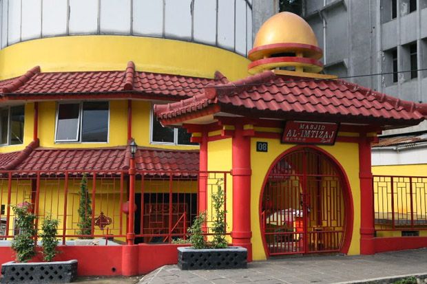 Masjid Lautze 2 dan Al Imtizaj: Masjid Bernuansa Oriental di Kota Bandung