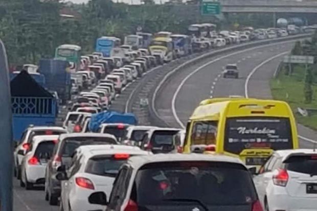 Akibat Banjir Bandang Jalur Nasional Denpasar Gilimanuk Lumpuh