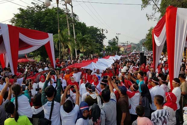 Bendera Merah Putih Sepanjang 240 Meter Diarak Keliling Kota Bungo