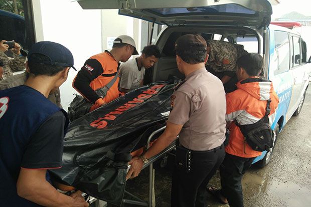 Bus Pariwisata Ringsek Masuk Jurang, Tujuh Penumpang Tewas