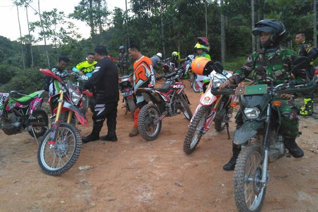 Naik Motor Trail, Wakil Bupati Temukan Wisata Air Terjun Baru