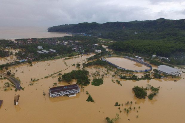 Pacitan Lumpuh Total, Korban Banjir dan Longsor Menjadi 20 Orang