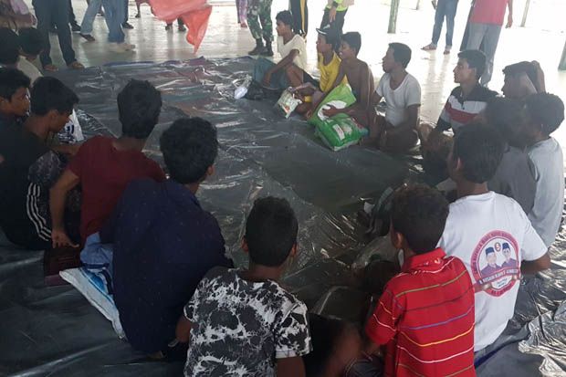 Sepekan Terapung di Laut, 79 Pengungsi Rohingya Terdampar di Kuala Raja