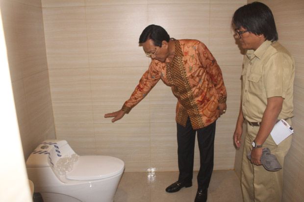 Sultan Tinjau Toilet Bawah Tanah Seharga Rp5,7 Miliar