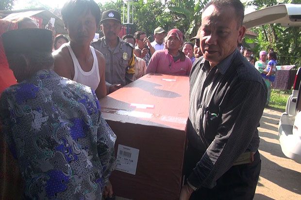Tiba di Kampung Halaman, Jenazah TKW Korban Perdagangan Orang Disambut Isak Tangis Keluarga
