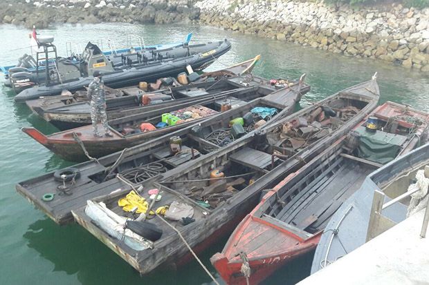 Tim WFQR IV Bekuk 15 Pencuri Muatan Kapal Tongkang