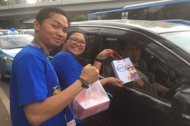 Takjil Gratis Bagi Pelanggan dan Masyarakat dari JNE