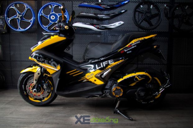 Pantat Yamaha Aerox 155 VVA Semakin Seksi Dibikin Monoshock