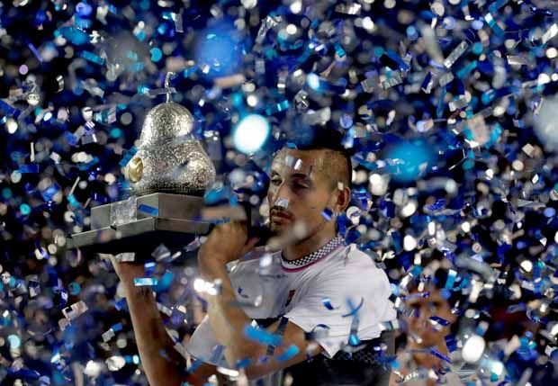 Roger Federer Rayakan Gelar ATP ke-100 di Dubai