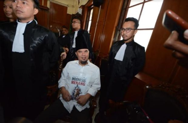 Ekspresi Ahmad Dhani Ketika Eksepsinya Ditolak Jaksa