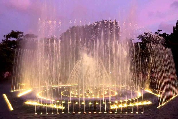 5 Air Mancur Menari di Indonesia Yang Cantiknya Bikin Jatuh Cinta