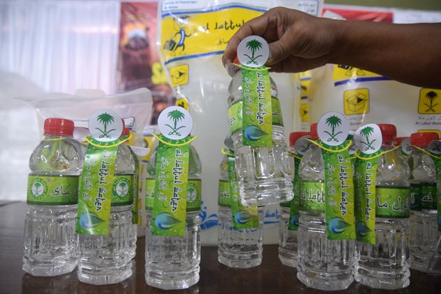 Polisi Bongkar Produksi Air Zamzam Palsu Beromzet Rp1,8 Miliar