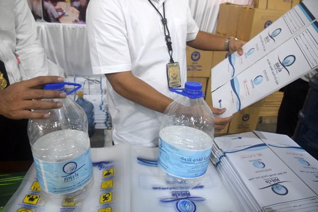 Polisi Bongkar Produksi Air Zamzam Palsu Beromzet Rp1,8 Miliar