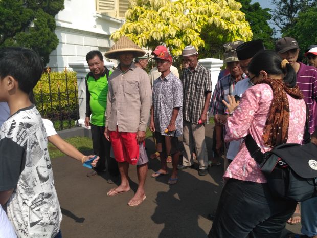 Pakai Sendal jepit, Penarik Becak Terharu Bisa Bertemu Jokowi