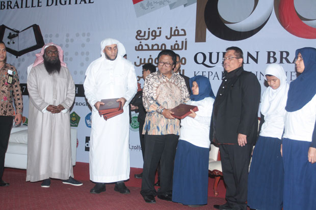 Thousand Blinds Recived Their Digital Braille Quran