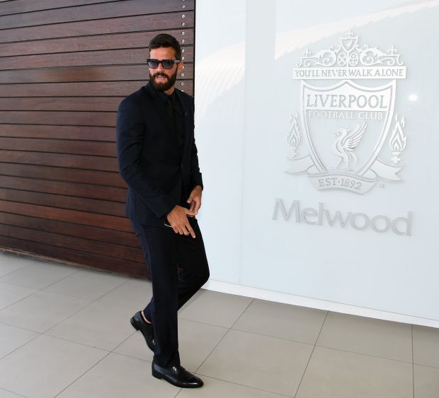 Resmi ke Liverpool, Alisson Becker Kiper Termahal di Dunia