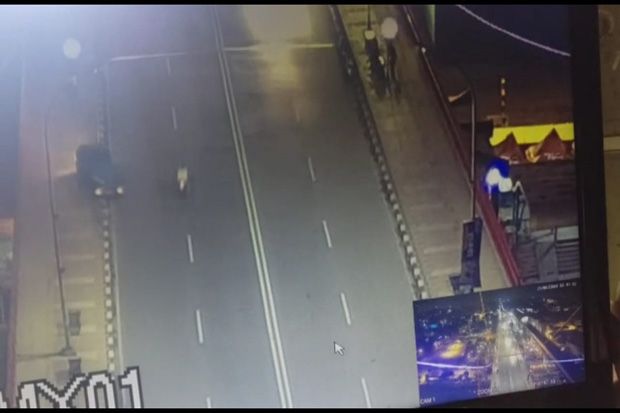 Dihantam Pikap, Pagar Pembatas Jembatan Ampera Ambyar