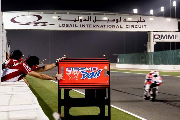 Andrea Dovizioso saat menyelesaikan tes pramusim terakhir MotoGP 2017 di Sirkuit Losail Qatar. (Foto-MotoGP)