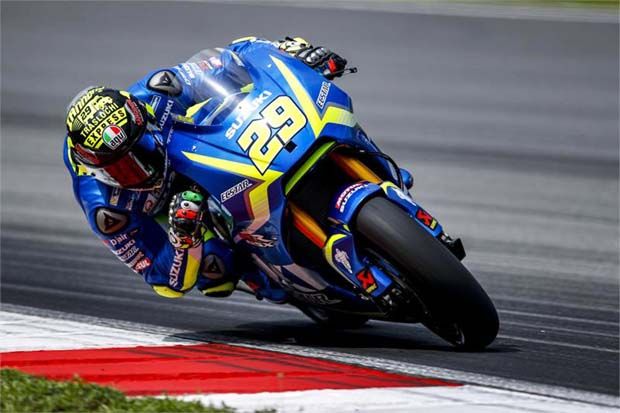 Andrea Iannone (Tim Suzuki Ecstar) dalam tes pramusim I MotoGP di Sirkuit Sepang Malaysia. (Foto-sportrider)