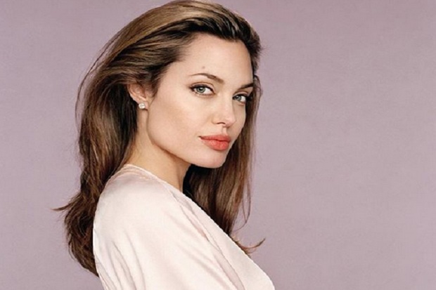 Angelina Jolie Berkencan dengan Sutradara asal Kamboja?