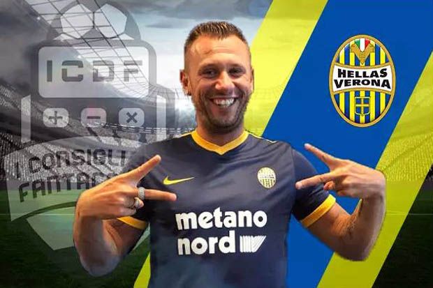 Antonio Cassano saat diperkenalkan sebagai pemain baru Hellas Verona. (Foto-res.cloudinary)