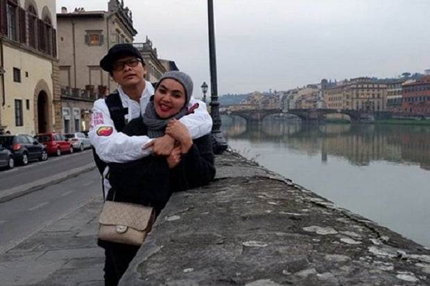 24 Tahun Menikah, Armand Maulana-Dewi Gita Makin Mesra