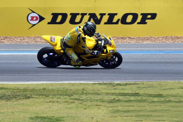 Anthony West (Akeno Racing Team) di lomba kelas SS600 ARRC Thailand 2017 di Sirkuit Buriram. (Foto/Motorsport) Anthony West (Akeno Racing Team) di lomba kelas SS600 ARRC Thailand 2017 di Sirkuit Buriram. (Foto/Motorsport)