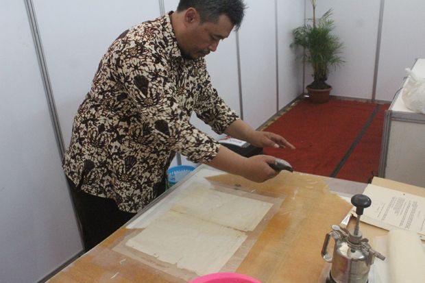 Kisah Para Arsiparis, Merawat Arsip Kuno dan Menjaga Sejarah