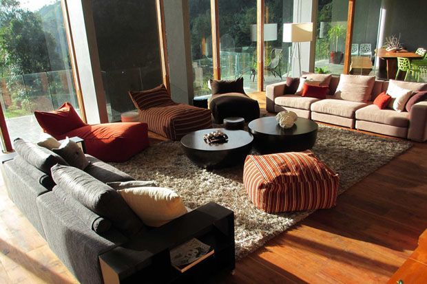 Warna Merah Marun Ini Bikin Desain Interior Rumah Anda Elegan