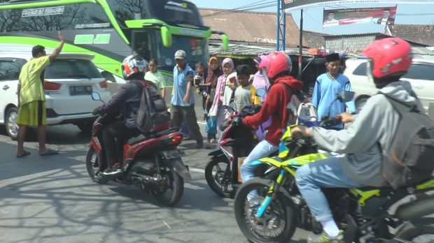 Arus Mudik di Pantura Demak Terhambat Truk Besar