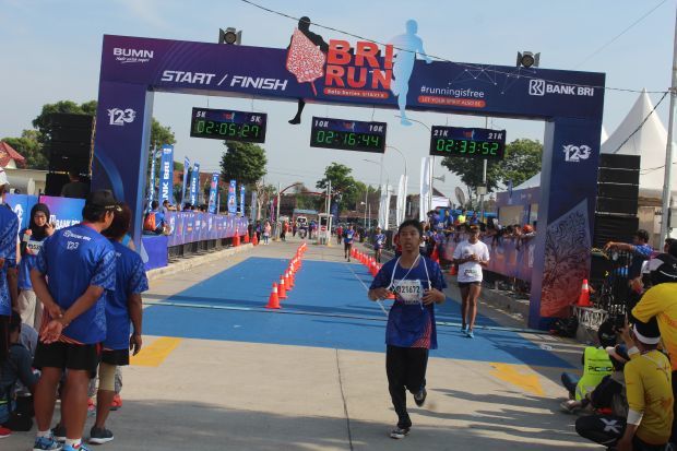 Puluhan Ribu Pelari Antusias Tampil di BRI RUN 2018