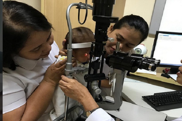Didiagnosis Katarak, Anak Kedua Asri Welas Sudah Bisa Melihat