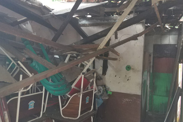 Hujan Lebat, Atap Rumah Dinas di SDN 01 Benda Pamulang Ambruk