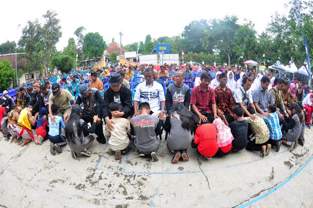 Peringati Hari Ayah, Ratusan Anak Menangis Haru