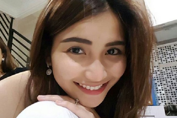 Ayu Ting Ting Beri Senyum Ditanya Nikah Bulan Ini