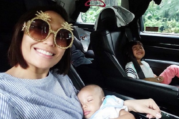 Ayu Dewi Pilih Tahun Baruan di Hong Kong