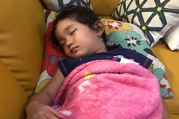 Anak Sakit, Ayu Ting Ting Pilih Beri Obat Rumahan