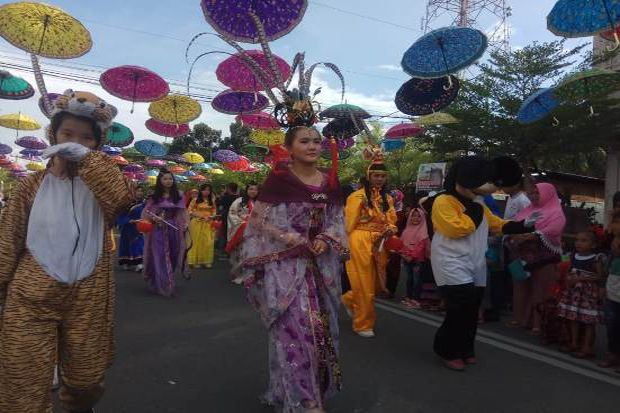 Kemegahan Fashion Karnaval Membuka Festival Bakar Tongkang 2019