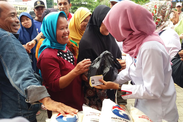 Kartini Perindo Bagikan 250 Kg Beras ke Warga Miskin di Tangsel