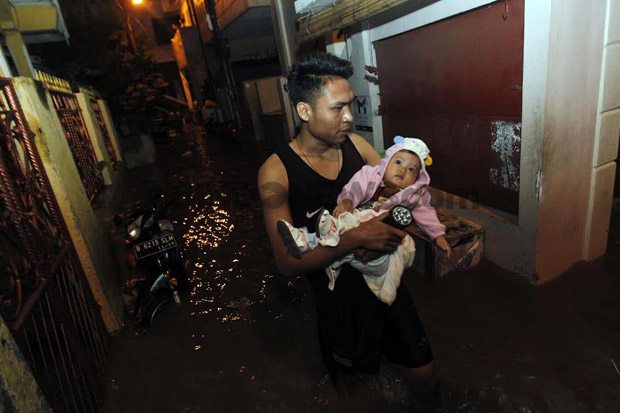 Banjir di Kampung Melayu, Sejumlah Warga Mengungsi