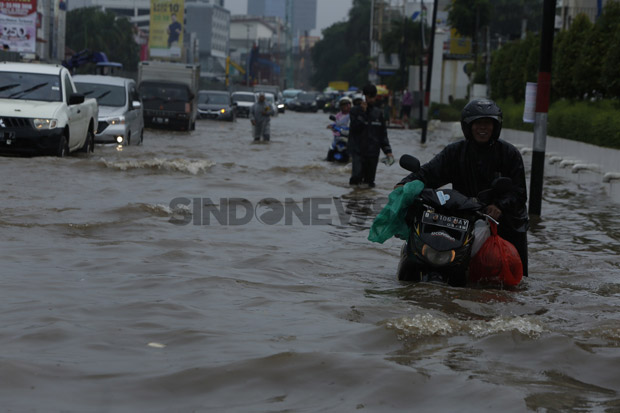 Jakarta Dikepung Banjir, Anies: Kita Monitor Terus Kok