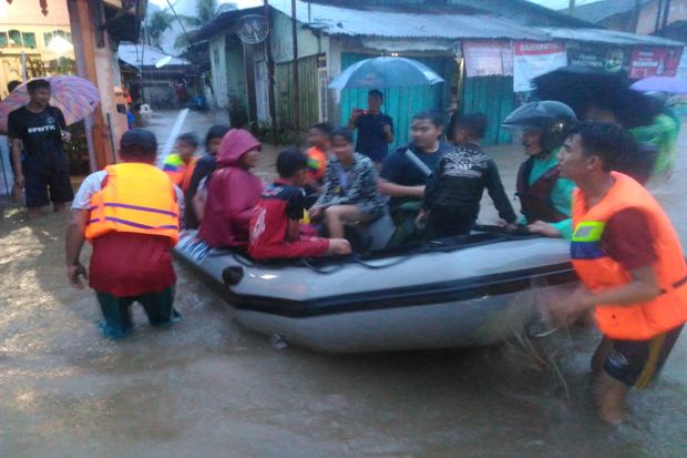 Ratusan Rumah di Kota Padang Terendam Banjir, Puluhan Warga Dievakuasi