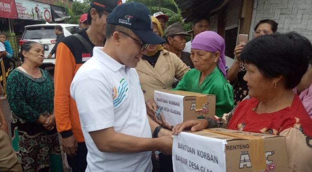 Kunjungi Lokasi Banjir, Bupati Anas: Ayo Gotong Royong-Kerja Maksimal