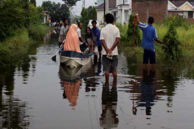 Hari ke-5, Ratusan Korban Banjir Indramayu Masih Bertahan di Pengungsian