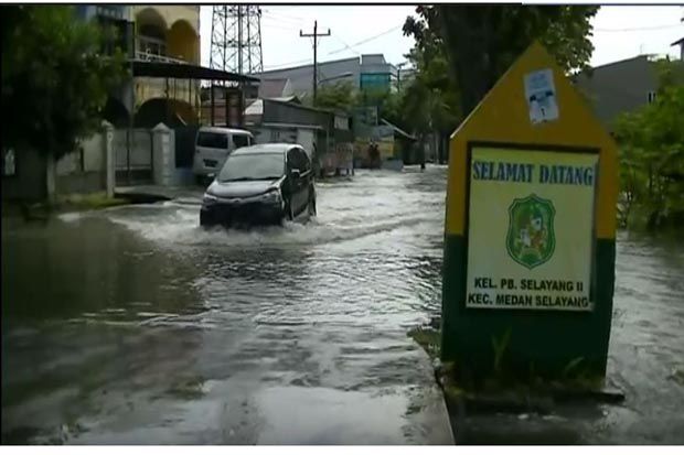 Kota Medan Dilanda Banjir, Puluhan Rumah Terendam dan Kendaraan Mogok